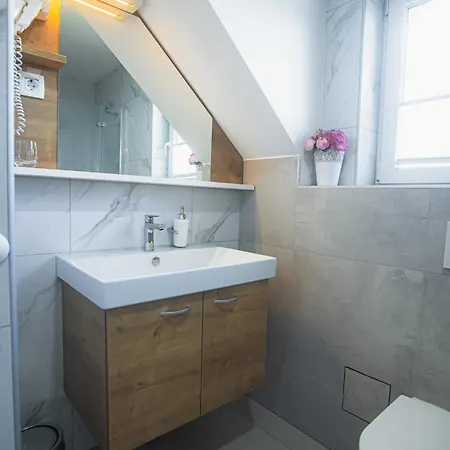 Apartman House Nizka & *