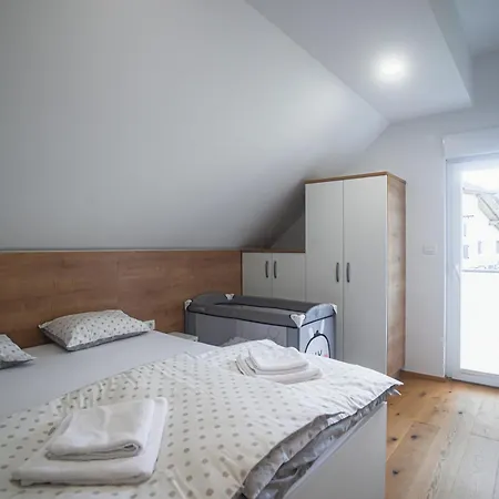 Apartman House Nizka & *