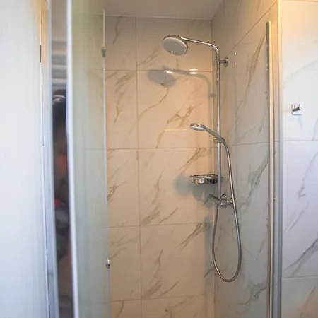 Apartman House Nizka & *